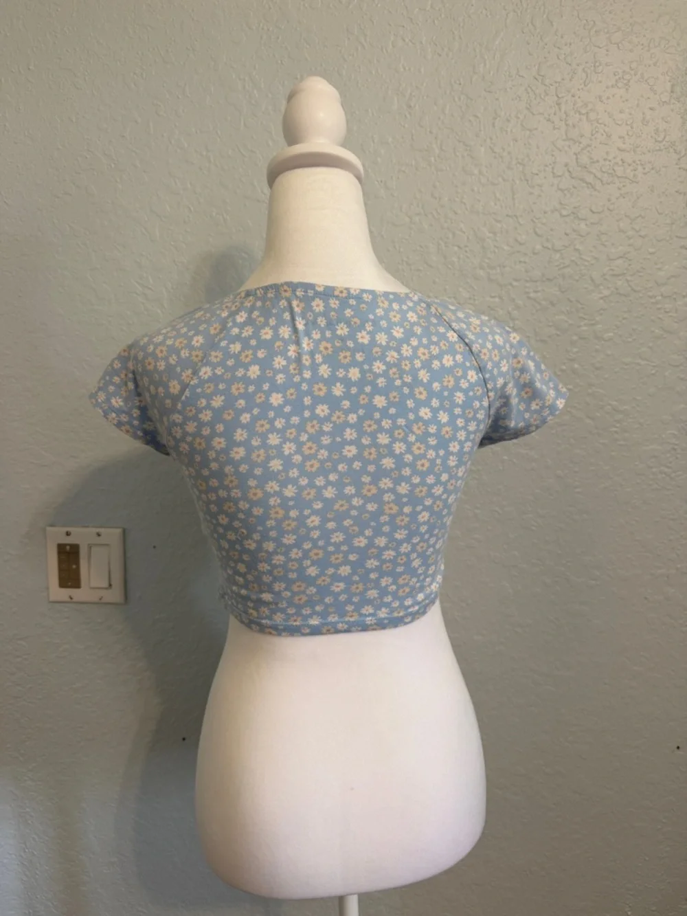 Aeropostale Light Blue Daisy Ruched Crop Top